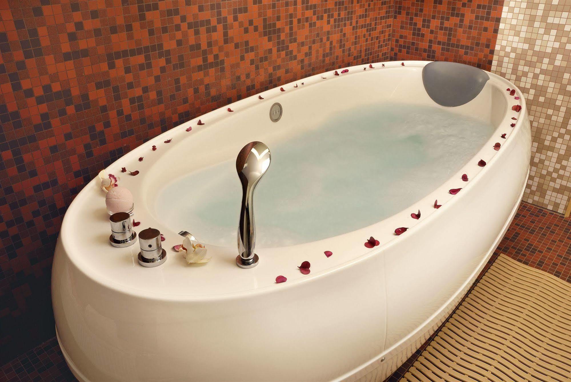 Spa Hotel Ezeri スィグルダ エクステリア 写真